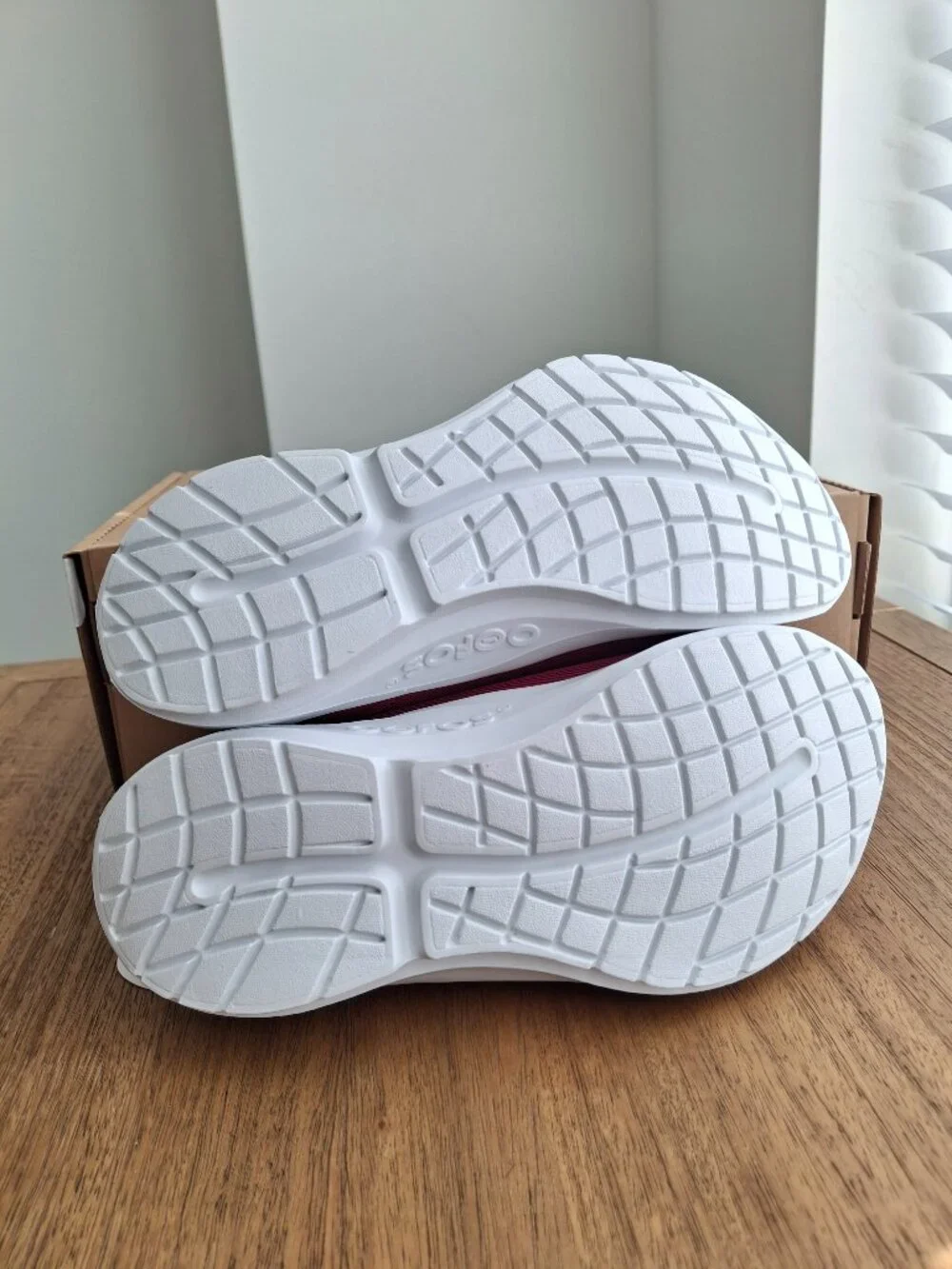 (New) OOFOS –‎ OOmg Sport LS Recovery Shoes (Rosebud) – Women's 8